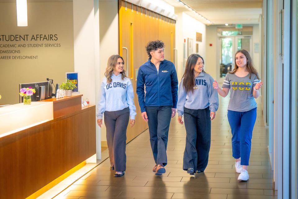 MPAc students walking in Gallagher Hall